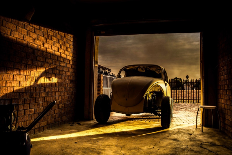 carrosserie-SOLLIES PONT-min_car_garage_volkswagen_sunset_vw_beetle-81658